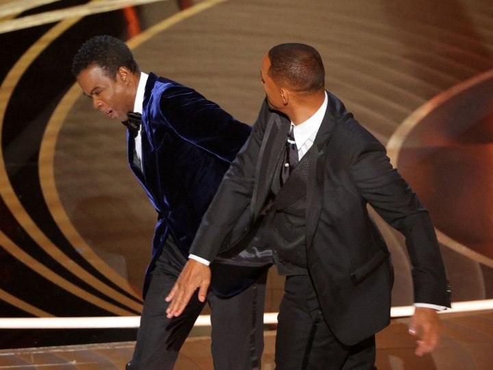 Will Smith le propina un bofetón a Chris Rock.